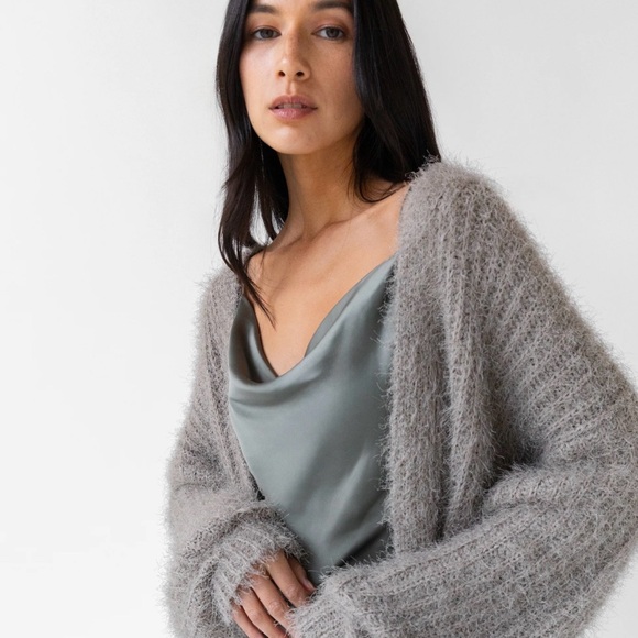 Elegant Gray Open Front Cardigan - Picture 2 of 8